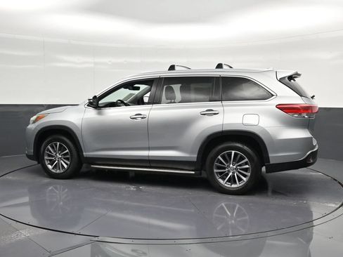 Used 2019 Toyota Highlander XLE FWD image 8