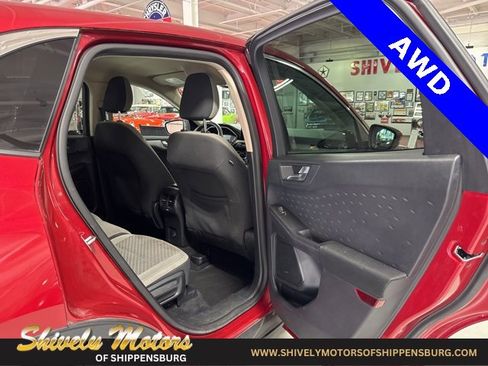 Used 2020 Ford Escape SE image 34