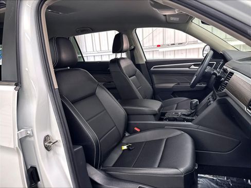 Used 2023 Volkswagen Atlas SE w/ Black Wheel Package FWD image 32