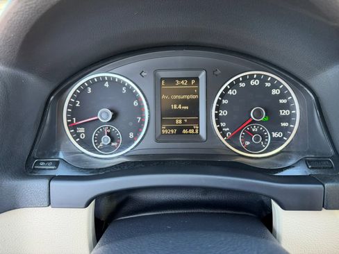 Used 2013 Volkswagen Tiguan SE image 12