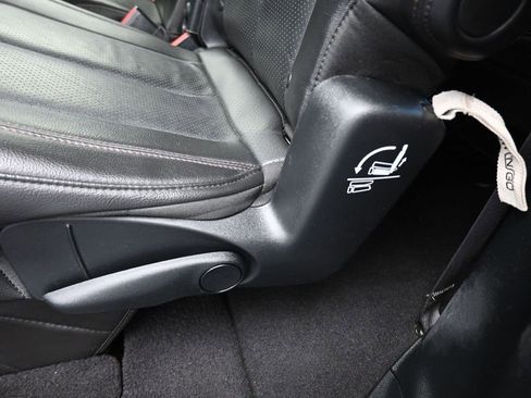 Used 2020 Chrysler Pacifica Touring-L image 35