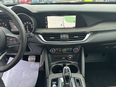 Used 2023 Alfa Romeo Stelvio Ti image 39