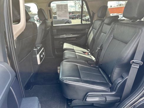 Used 2022 Ford Expedition XLT image 16