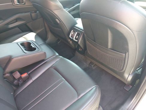 Used 2024 Kia Sorento S image 12