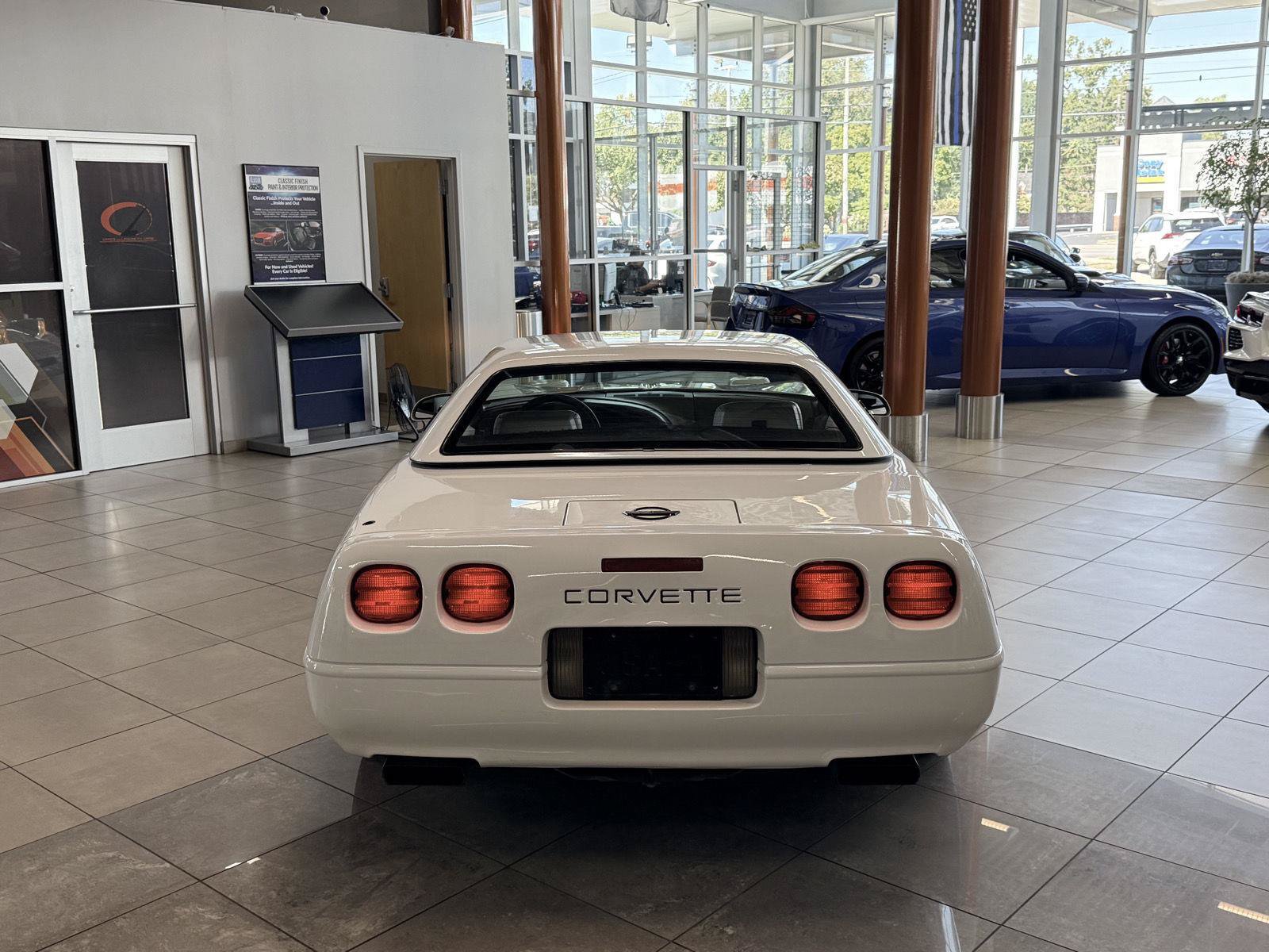 Used 1993 Chevrolet Corvette Convertible RWD image 22