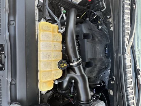 Used 2018 Ford Expedition XLT w/ Equipment Group 202A RWD image 39