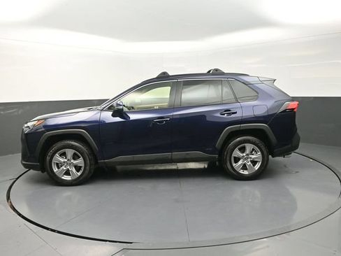 Used 2025 Toyota RAV4 XLE AWD/4WD image 4