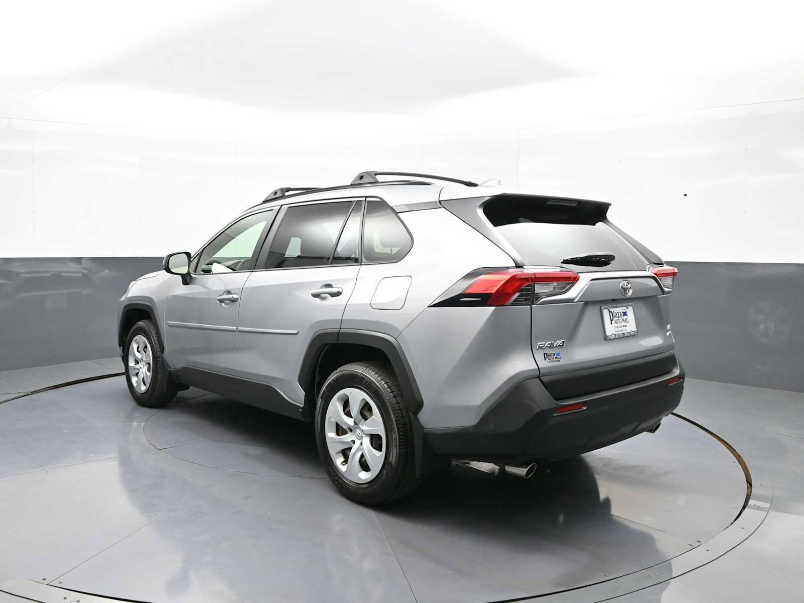 Used 2021 Toyota RAV4 LE AWD/4WD image 8