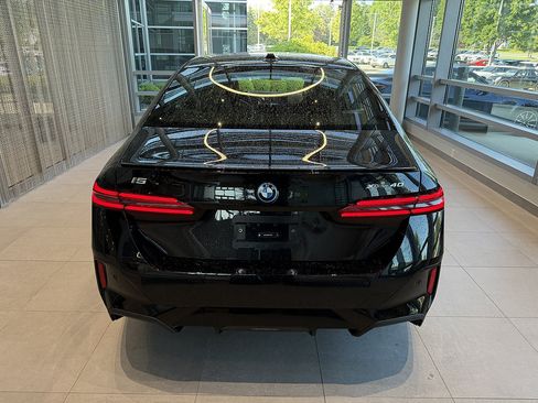 New 2027 BMW i5 xDrive40 w/ M Sport Package AWD/4WD image 5