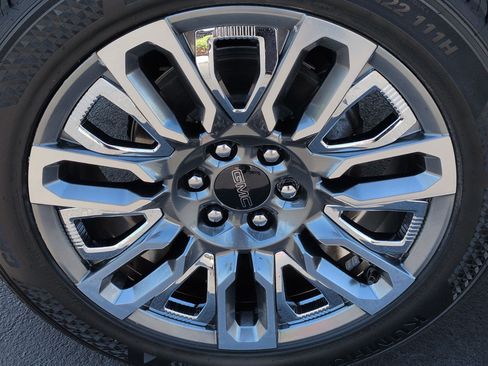 Used 2024 GMC Yukon Denali Ultimate AWD/4WD image 13