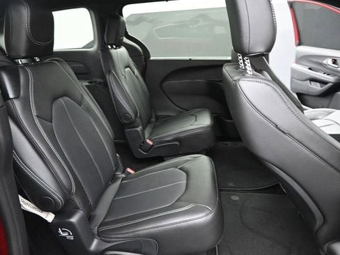 New 2025 Chrysler Voyager LX image 19