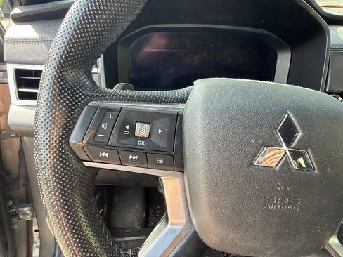 Used 2023 Mitsubishi Outlander SE Black Edition FWD image 22