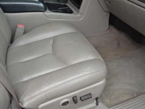 Used 2005 Chevrolet Avalanche Z71 w/ Sun And Sound Package image 18