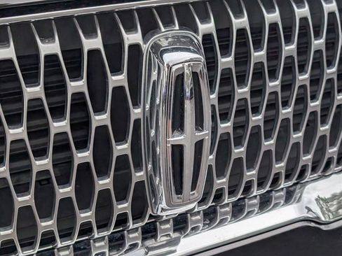 Used 2020 Lincoln Corsair FWD w/ Rear Removable Package Tray image 24