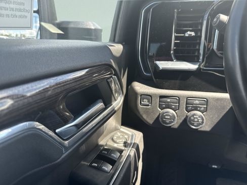 Used 2025 Chevrolet Silverado 2500 LT w/ Convenience Package AWD/4WD image 11