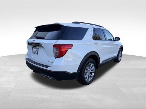 Used 2023 Ford Explorer XLT w/ Equipment Group 202A AWD/4WD image 2