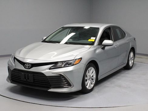 Used 2024 Toyota Camry LE FWD image 6