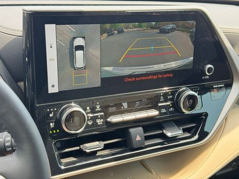 Used 2024 Toyota Highlander Platinum image 33