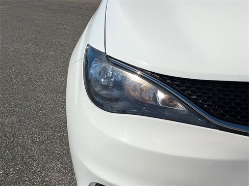 Used 2021 Chrysler Voyager Lxi image 9