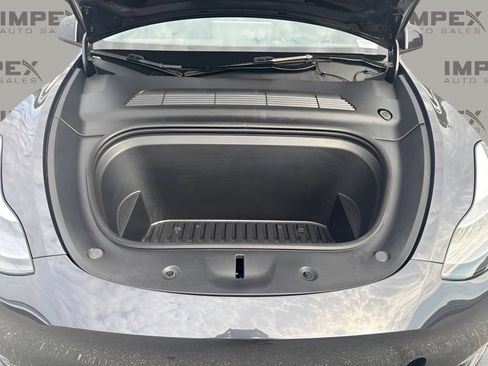 Used 2024 Tesla Model Y Long Range AWD/4WD image 24
