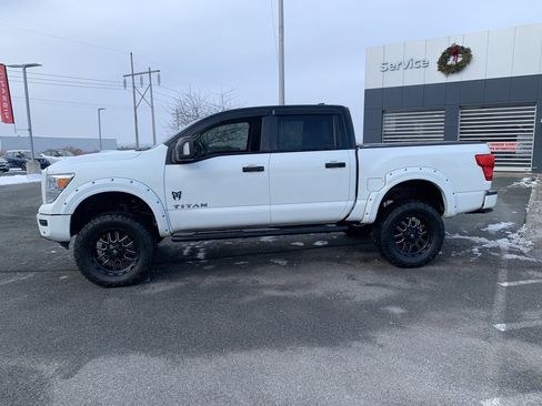 Used 2023 Nissan Titan SV w/ SV Convenience Package image 4