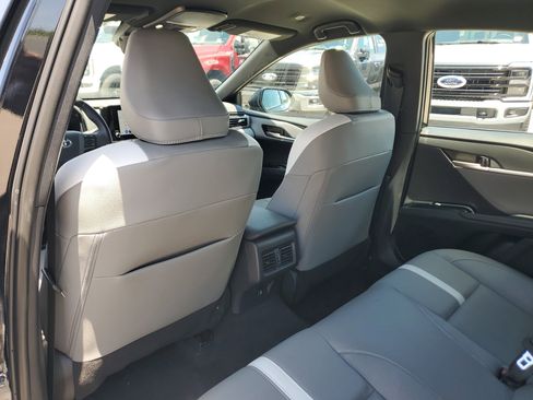 Used 2025 Toyota Camry SE FWD image 12