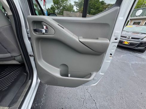 Used 2016 Nissan Frontier SV RWD image 32