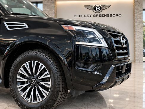 Used 2023 Nissan Armada SL w/ Midnight Edition Package AWD/4WD image 2