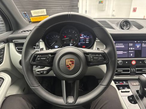 Certified 2026 Porsche Macan AWD/4WD image 11