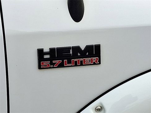 Used 2019 RAM 1500 Classic SLT image 29