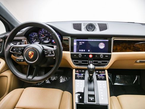 Certified 2026 Porsche Macan AWD/4WD image 16