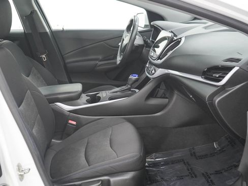 Used 2017 Chevrolet Volt LT w/ Comfort Package FWD image 11
