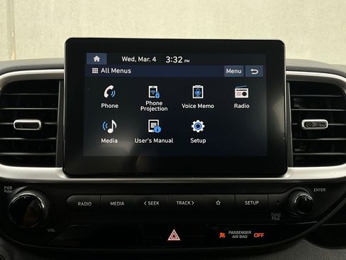 Used 2025 Hyundai Venue SEL image 30