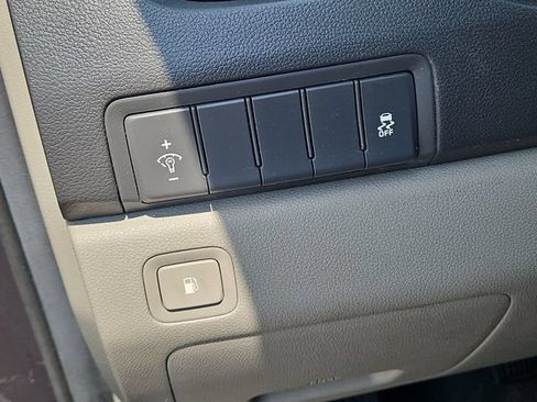 Used 2017 Kia Sedona LX FWD image 22