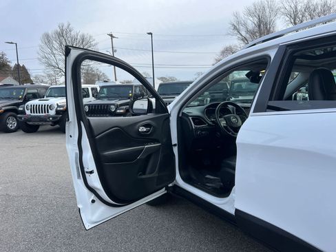 Used 2019 Jeep Cherokee Limited image 15