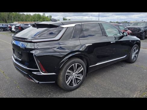 Used 2023 Cadillac Lyriq AWD image 5