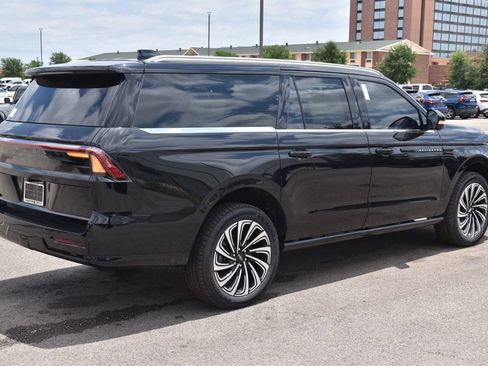New 2026 Lincoln Navigator L Black Label AWD/4WD image 6