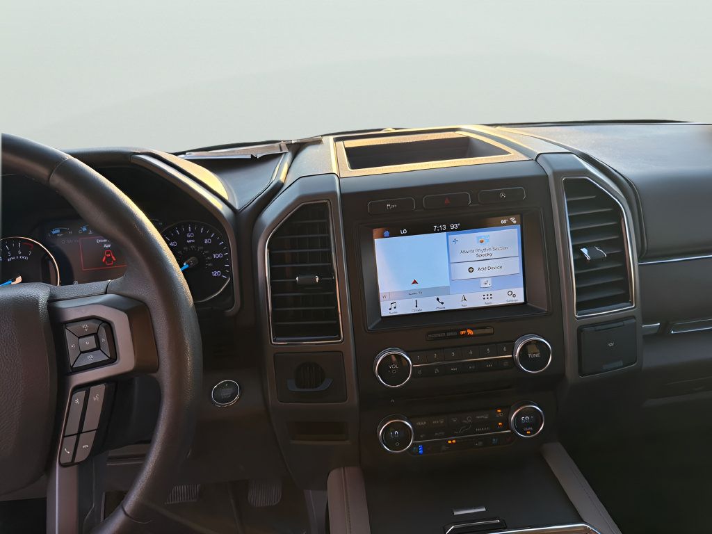 Used 2018 Ford Expedition XLT w/ Equipment Group 202A RWD image 25