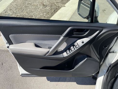 Used 2018 Subaru Forester 2.5i Premium w/ All-Weather Package image 23