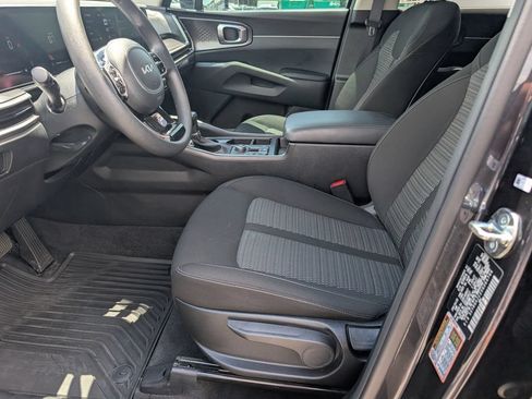 Used 2025 Kia Sorento LX FWD image 13