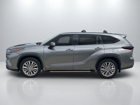 Used 2025 Toyota Highlander Platinum AWD/4WD image 8