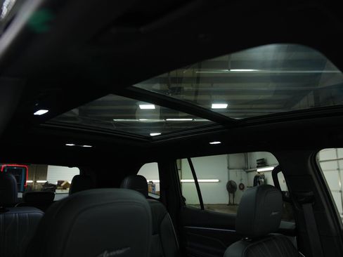 Used 2025 Buick Enclave Avenir w/ Super Cruise Package image 21