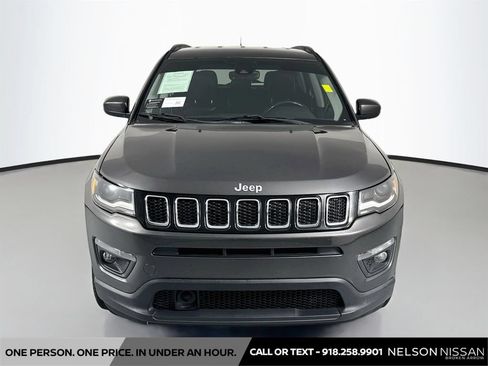 Used 2018 Jeep Compass Latitude w/ Popular Equipment Group AWD/4WD image 2