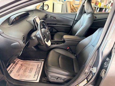 Used 2017 Toyota Prius Prime Premium image 11
