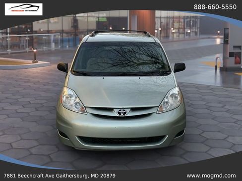 Used 2010 Toyota Sienna LE image 2