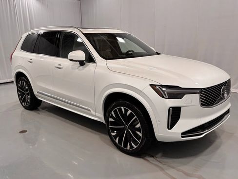 New 2026 Volvo XC90 B6 Plus w/ Protection Package Premier image 4