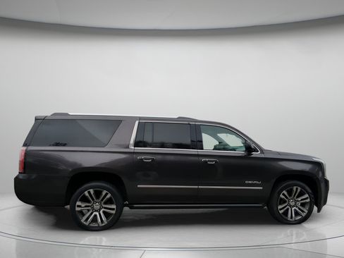 Used 2018 GMC Yukon XL Denali w/ Denali Ultimate Package image 30