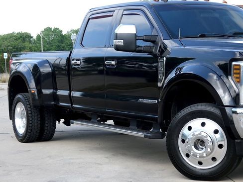 Used 2019 Ford F450 XLT w/ XLT Premium Package image 3