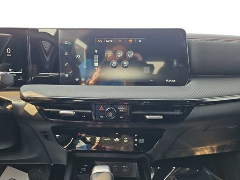 Used 2026 Nissan Kicks SR FWD image 23