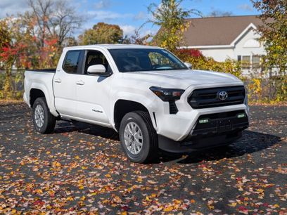 New 2025 Toyota Tacoma SR5